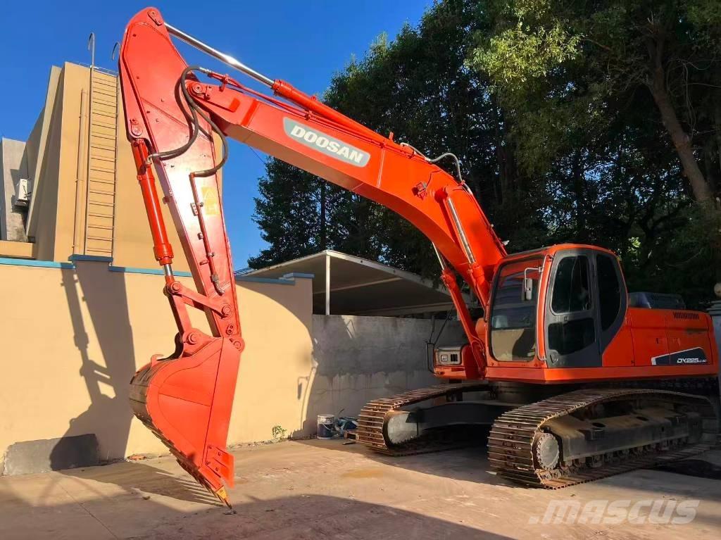 Doosan DX 225 LC Gravemaskiner på larvebånd