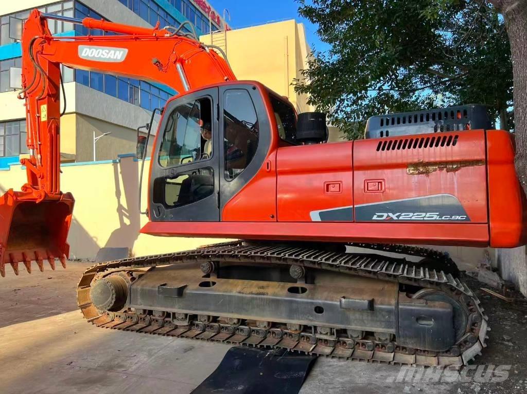 Doosan DX 225 LC Gravemaskiner på larvebånd