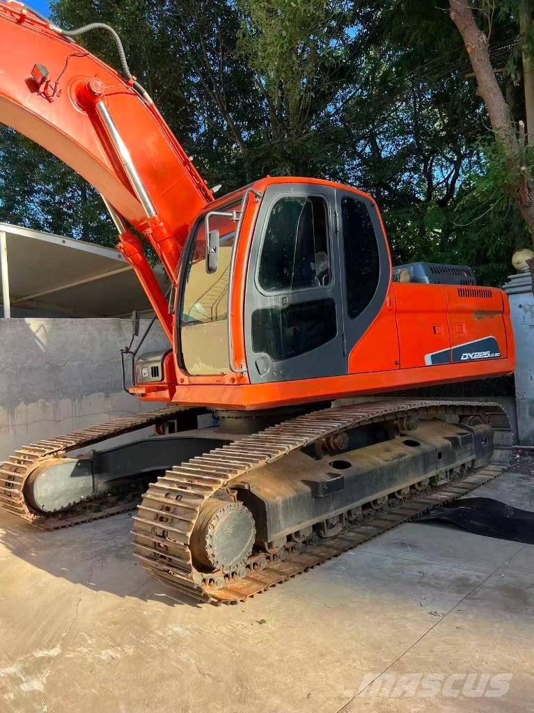 Doosan DX 225 LC Gravemaskiner på larvebånd