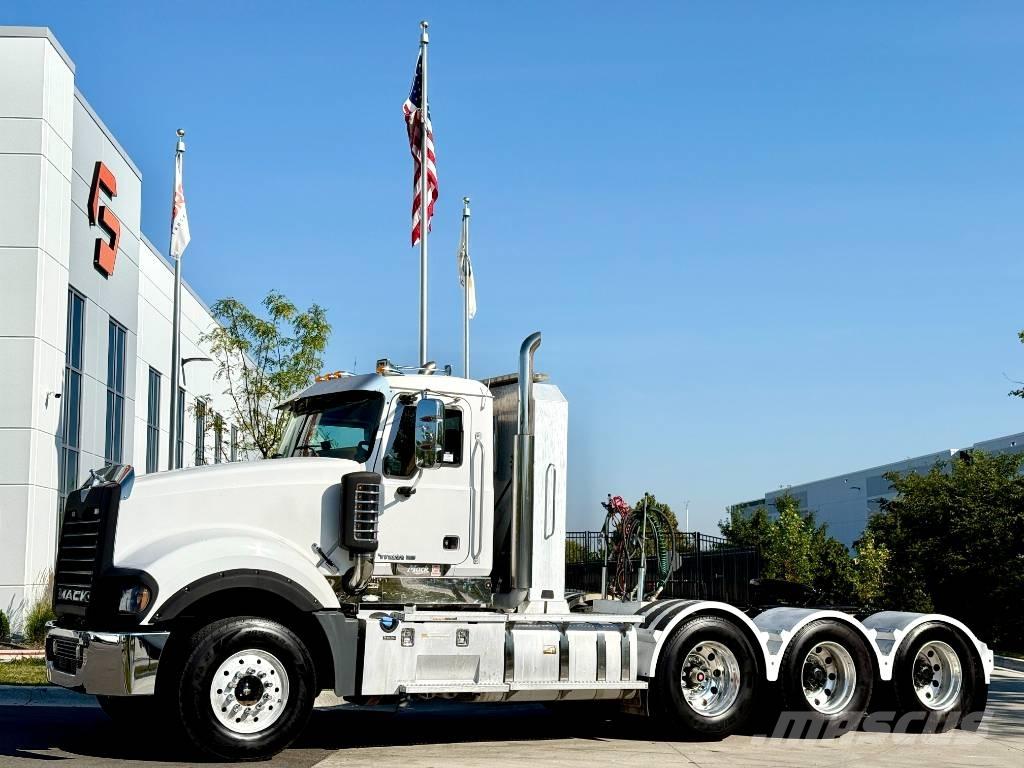 Mack Titan TD 713 Trækkere