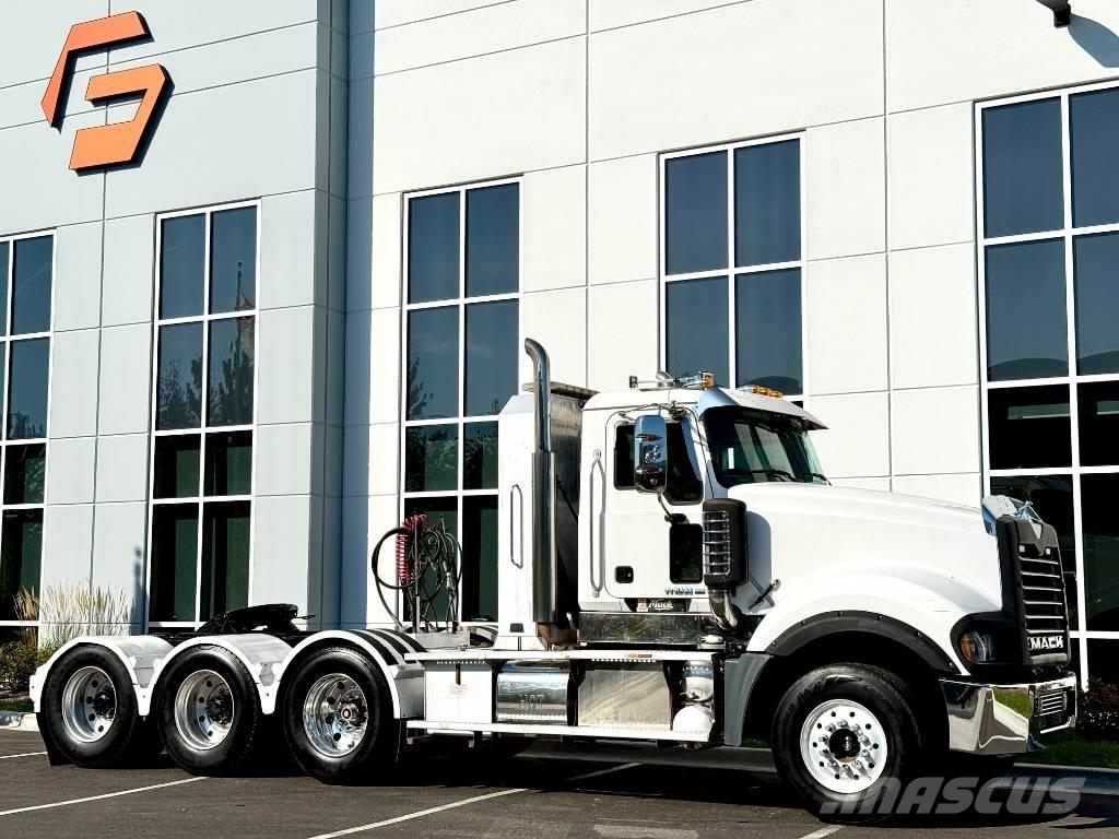 Mack Titan TD 713 Trækkere