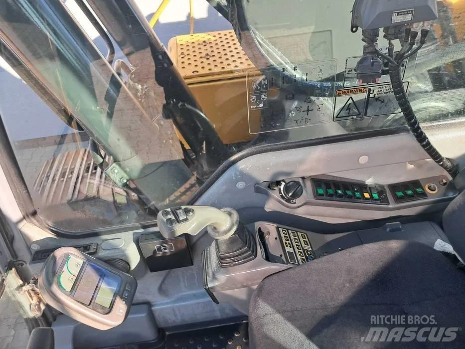 Volvo EC 240 B LC Gravemaskiner på larvebånd