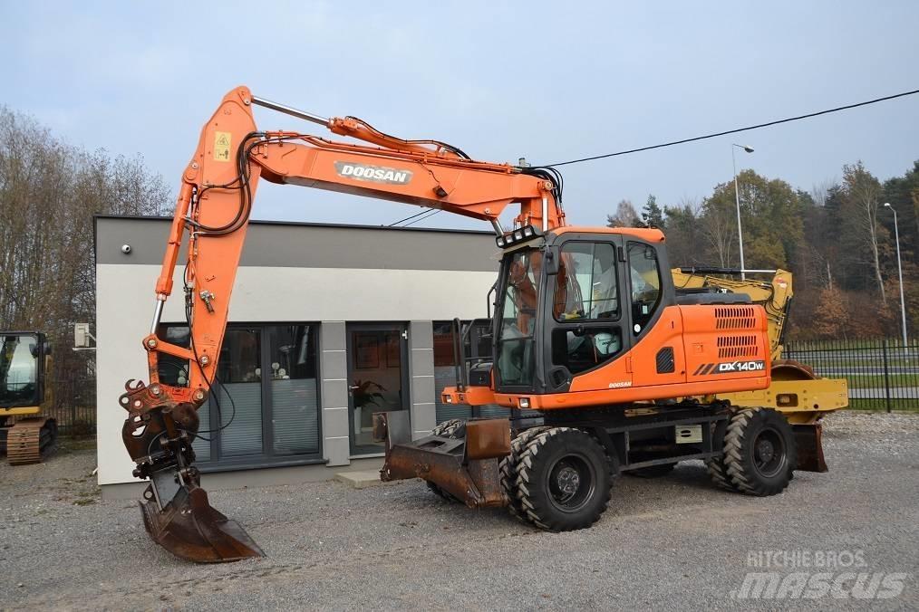 Doosan DX 140 W Gravemaskiner på hjul