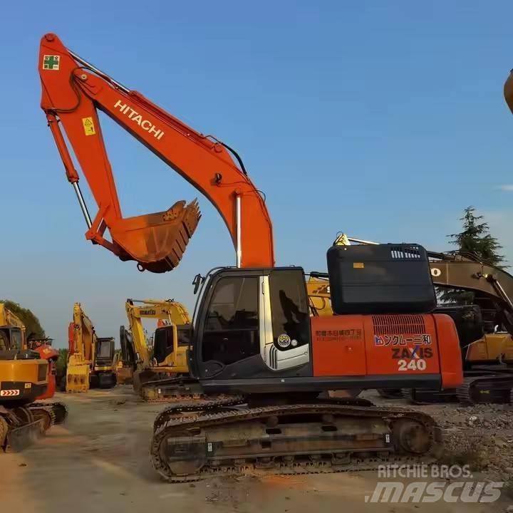 Hitachi ZX240 Gravemaskiner på larvebånd