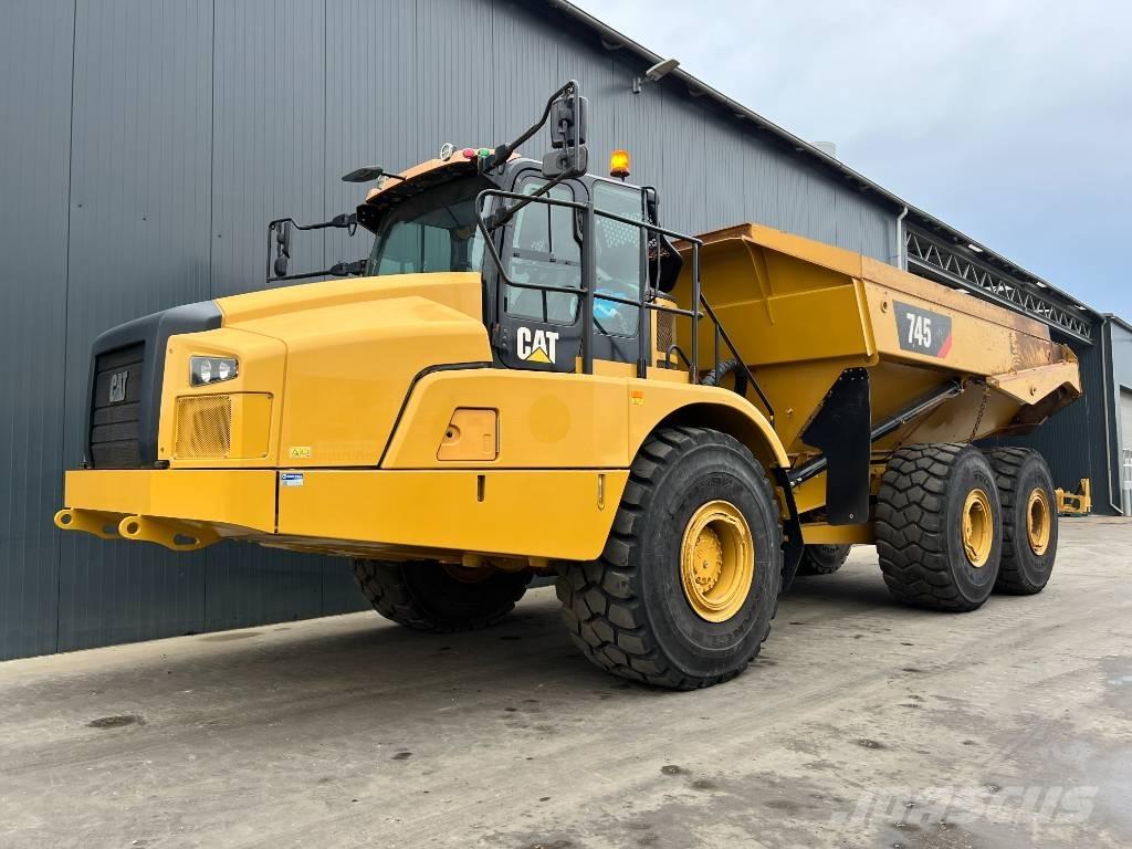 CAT 745 Terrængående lastbiler