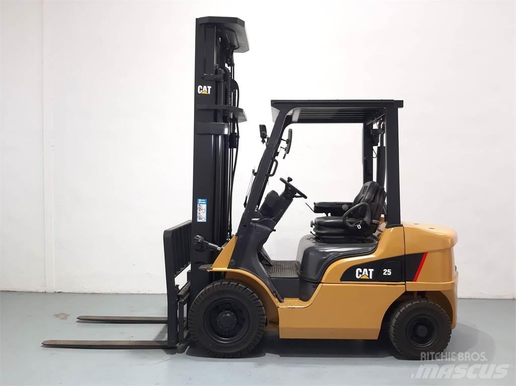 CAT DP25NT Diesel gaffeltrucks