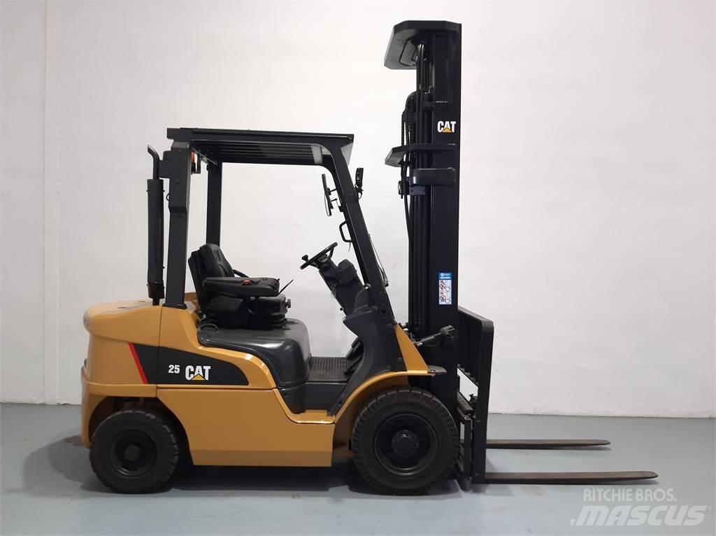 CAT DP25NT Diesel gaffeltrucks