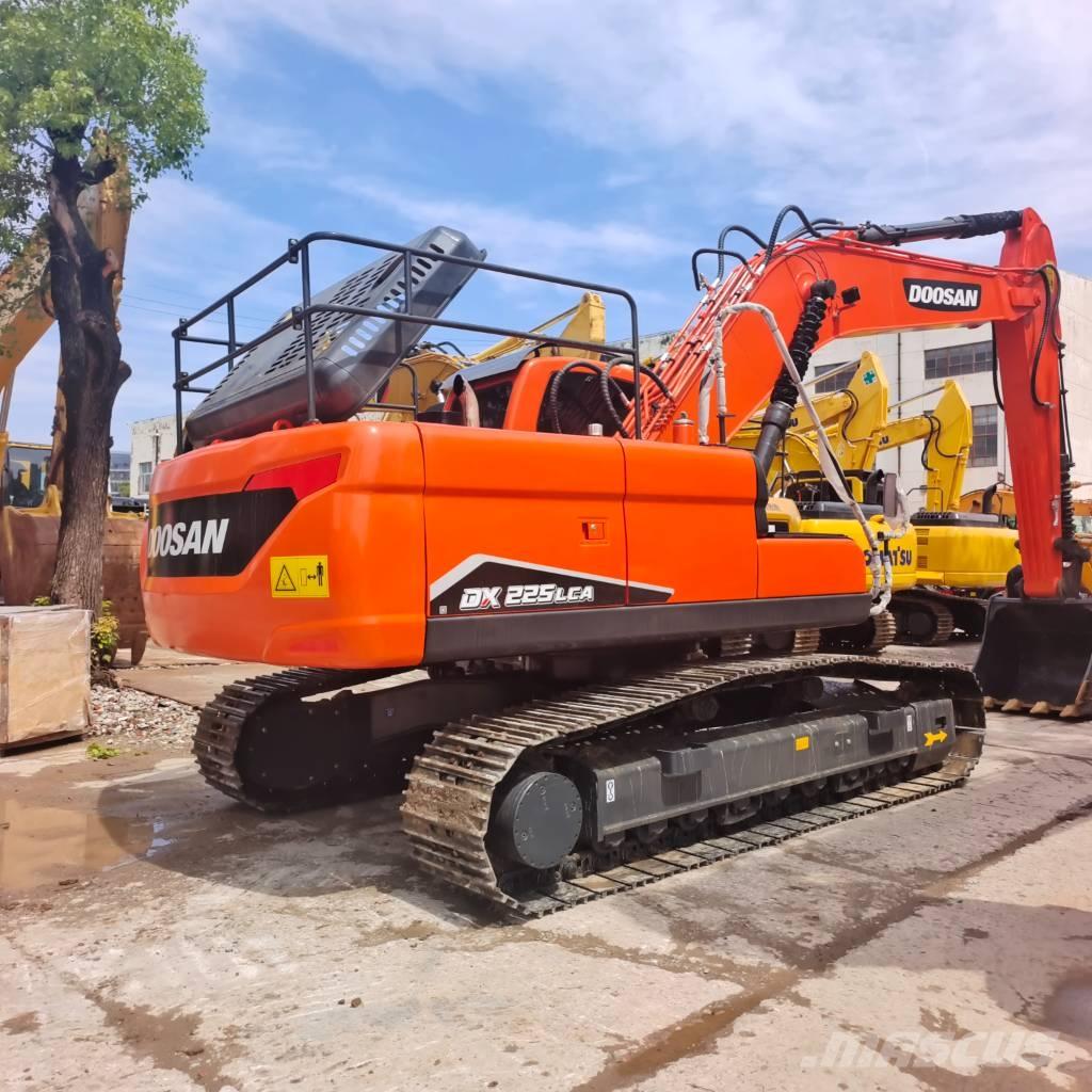 Doosan DX 225 Gravemaskiner på larvebånd