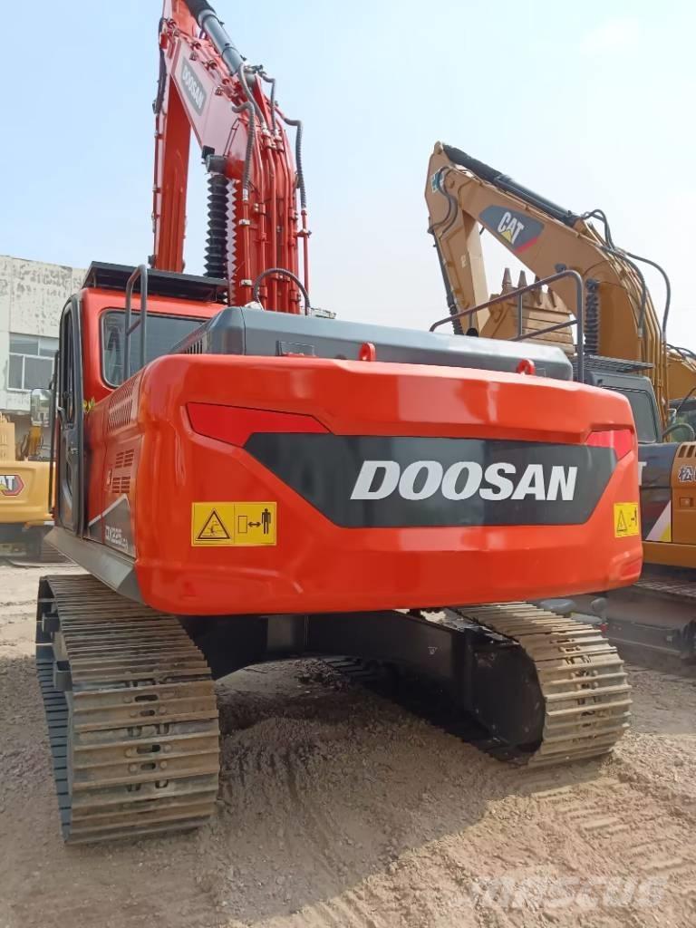 Doosan DX 225 Gravemaskiner på larvebånd