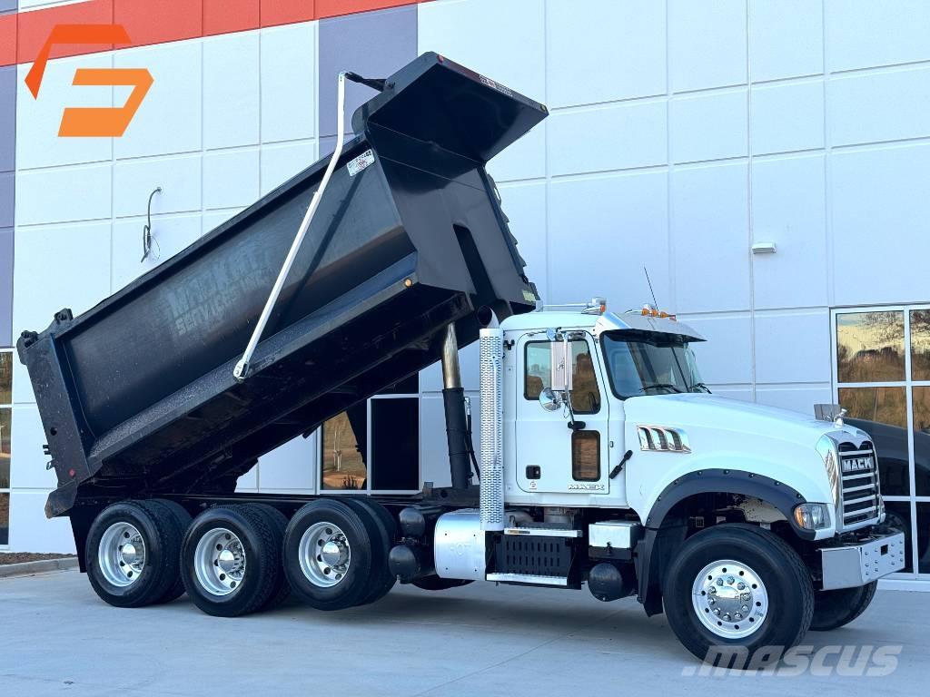 Mack GU713 Lastbiler med tip