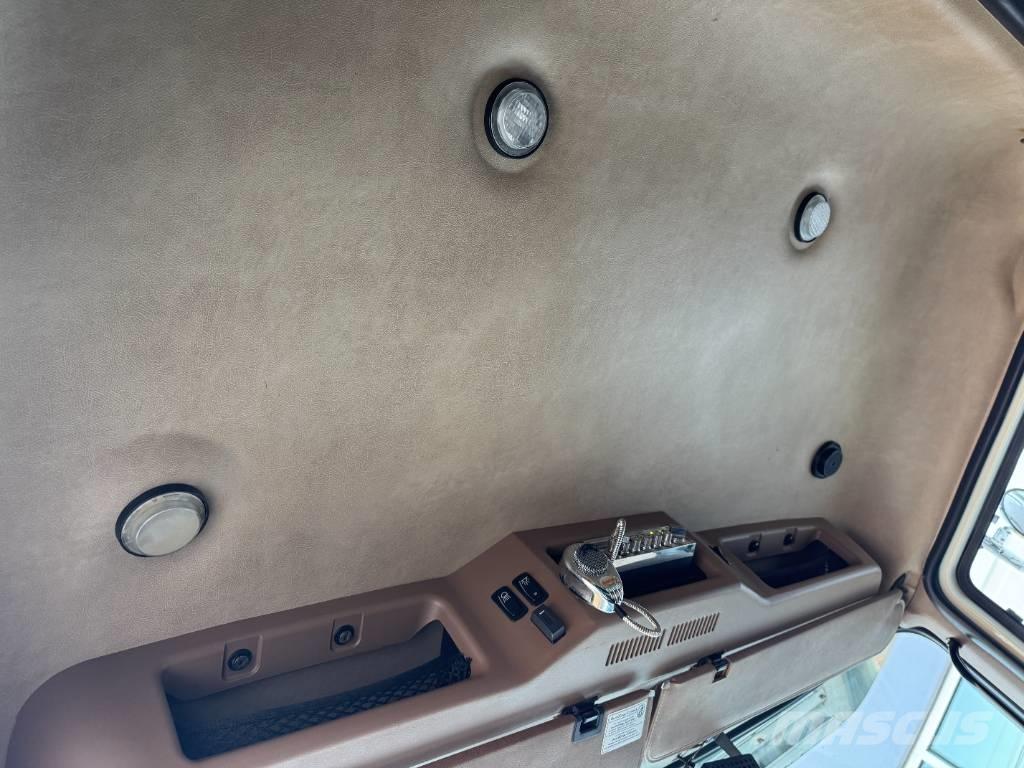 Mack GU713 Lastbiler med tip