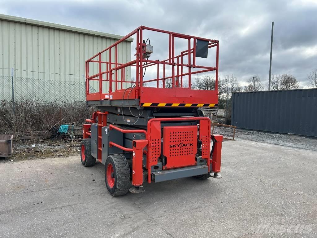 SkyJack SJ 8841 RT Saxlifte