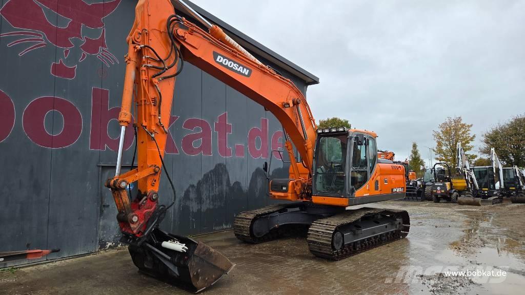 Doosan DX 225 LC Gravemaskiner på larvebånd