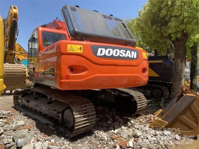 Doosan DX 225 LC Gravemaskiner på larvebånd
