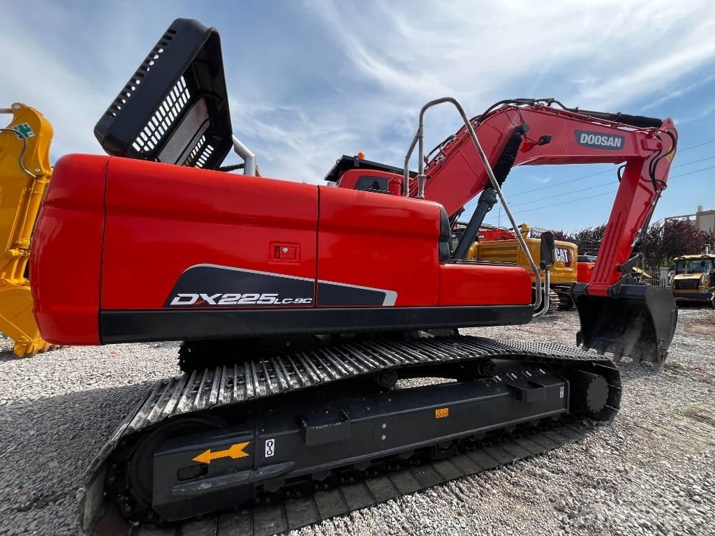 Doosan DX 225 Gravemaskiner på larvebånd