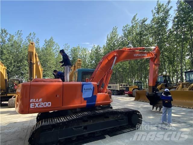 Hitachi EX 200 Gravemaskiner på larvebånd