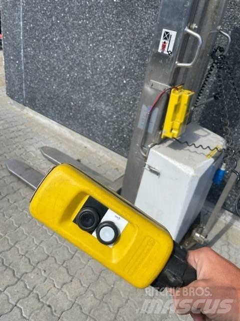 NH SB1000 Gaffelstabler med gående fører