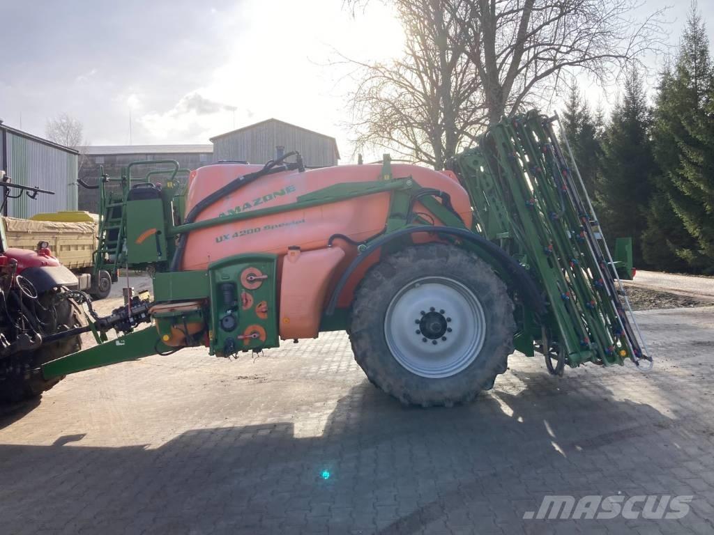 Amazone UX 4200 24 m Trailersprøjter