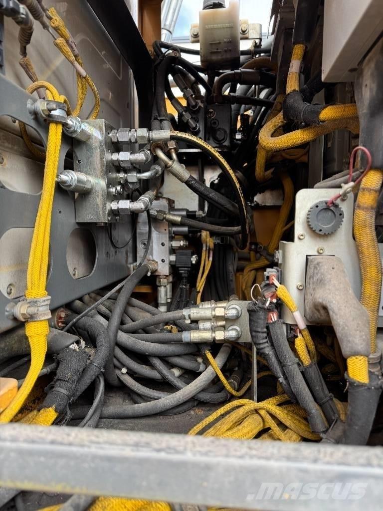 Liebherr R 924 SLC Gravemaskiner på larvebånd