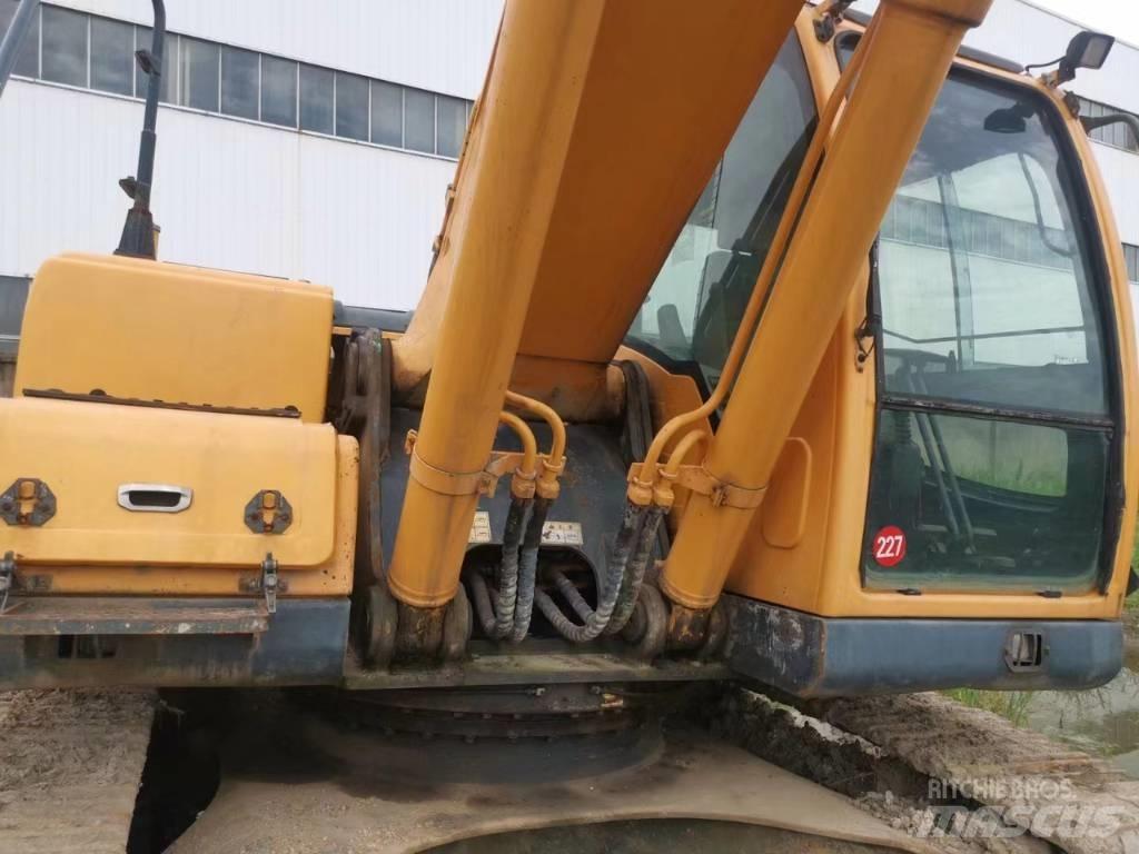 Hyundai 350L VS Gravemaskiner på larvebånd
