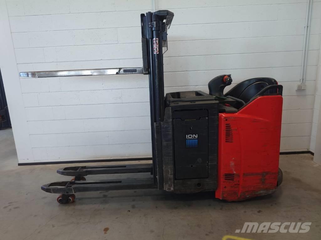 Linde D 12 Selvkørende stablere