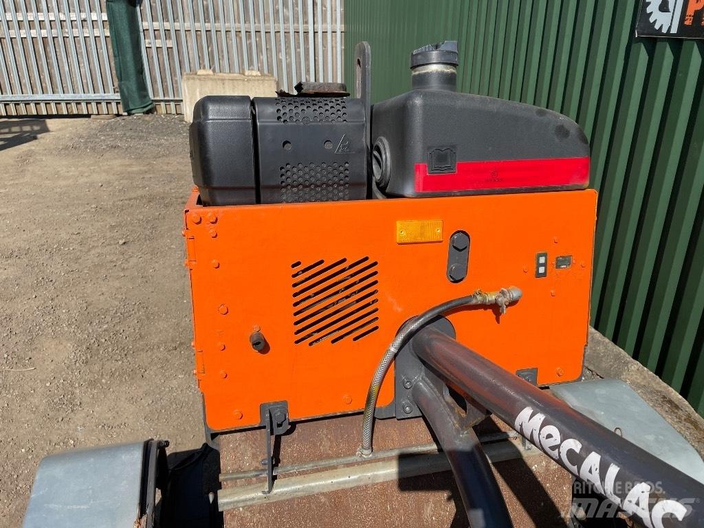 Mecalac MBR 71 Enkelt tromle