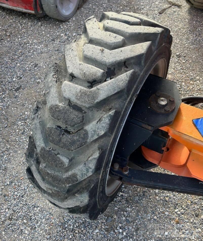 JLG 340 AJ Bomlifte med knækarm