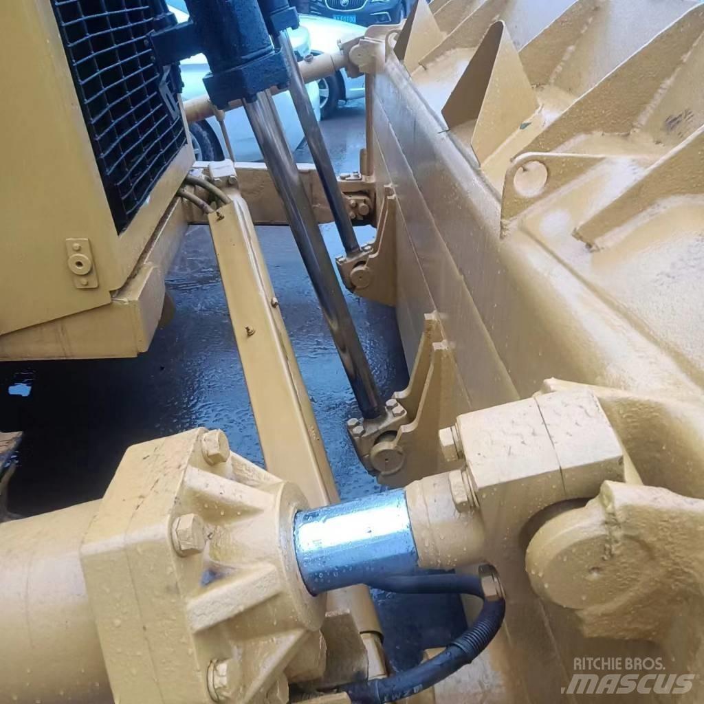 CAT D 6 H Vejhøvle / Gradere