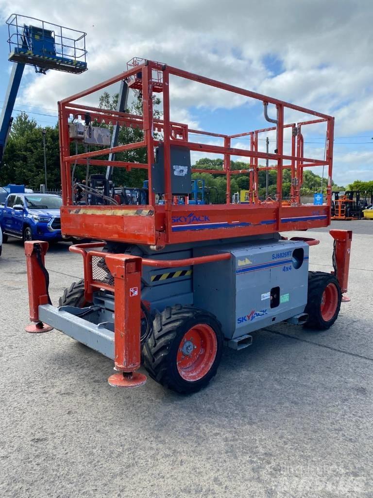 SkyJack SJ 6826 RT Saxlifte