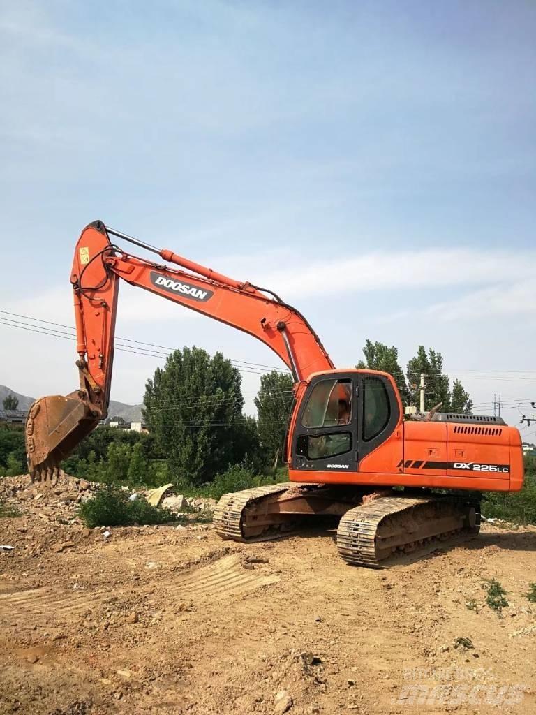 Doosan DX 225 Gravemaskiner på larvebånd