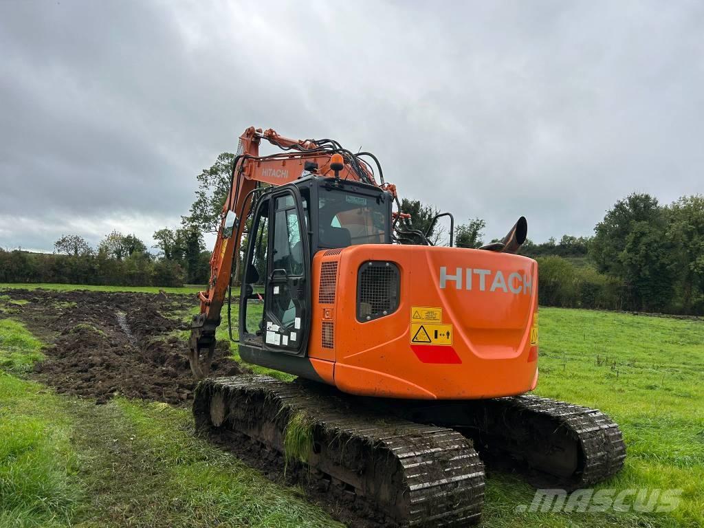 Hitachi ZX135-5 Gravemaskiner på larvebånd