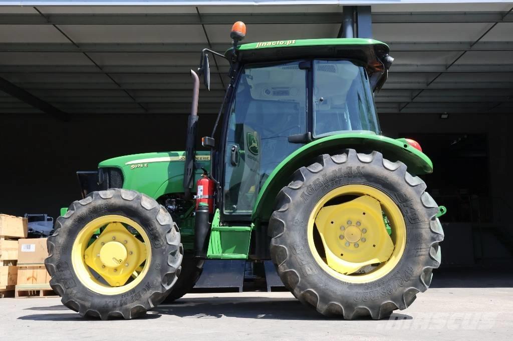 John Deere 5075 E Traktorer
