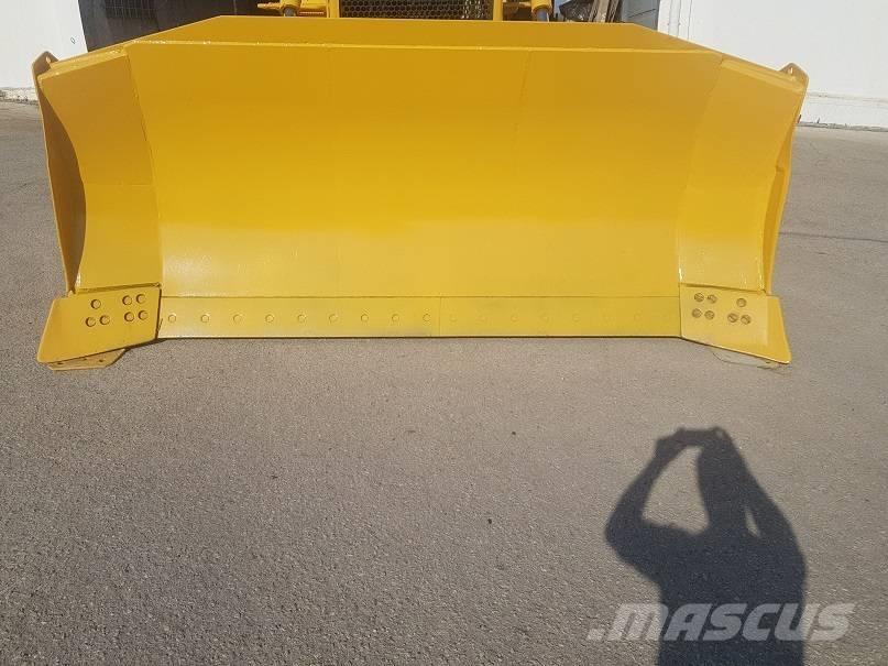 Komatsu D65EX-15 Bulldozer på larvebånd