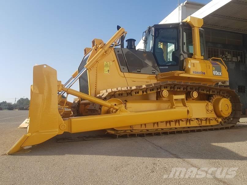 Komatsu D65EX-15 Bulldozer på larvebånd