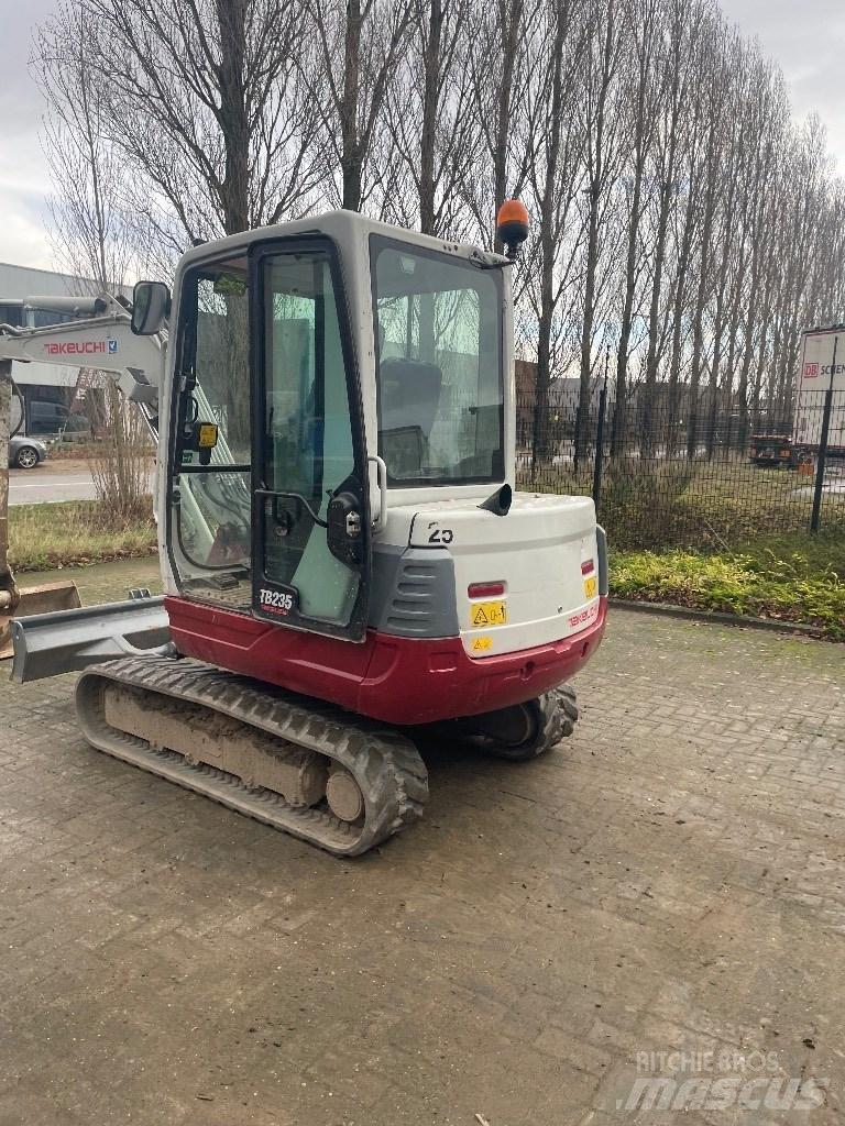 Takeuchi TB 235 Minigravemaskiner