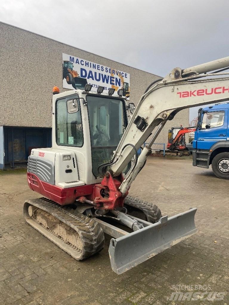 Takeuchi TB 235 Minigravemaskiner