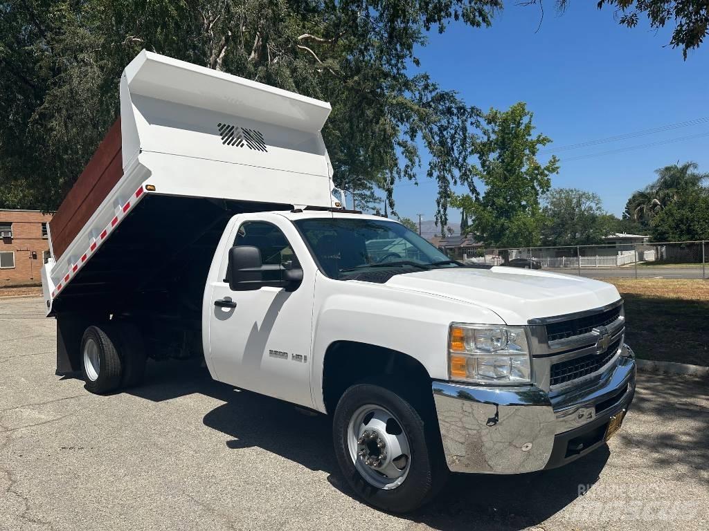 Chevrolet 3500 HD Lastbiler med tip