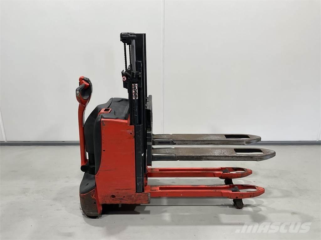Linde D08 Selvkørende stablere