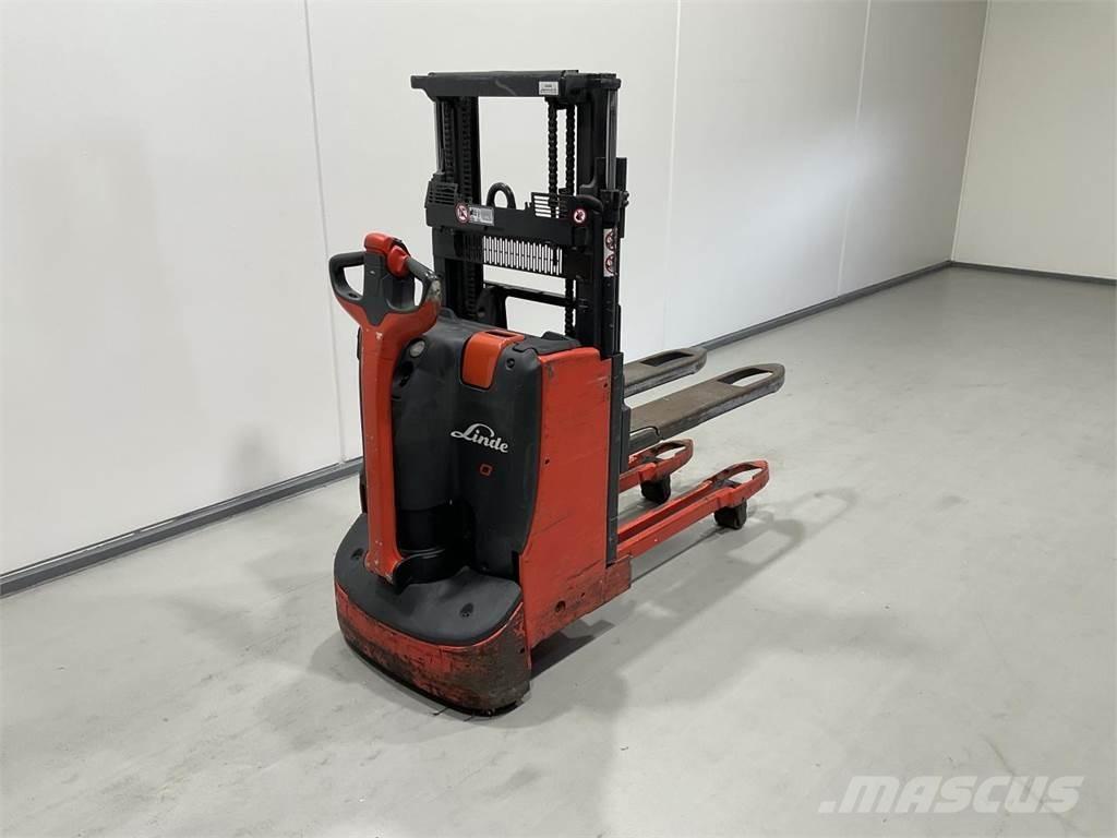 Linde D08 Selvkørende stablere
