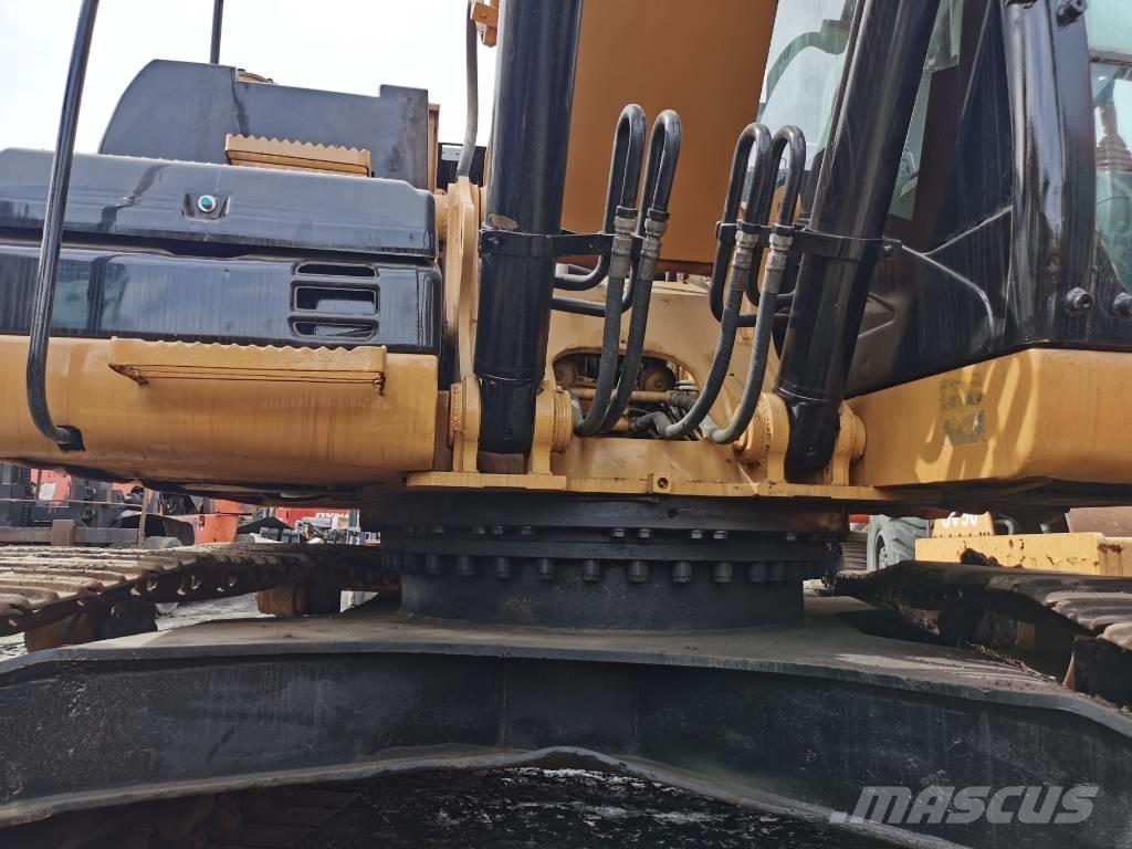 CAT 323D Gravemaskiner på larvebånd