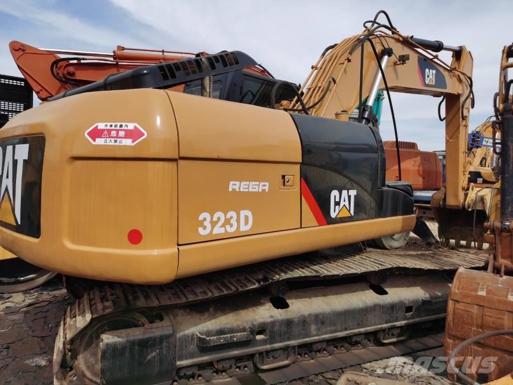 CAT 323D Gravemaskiner på larvebånd