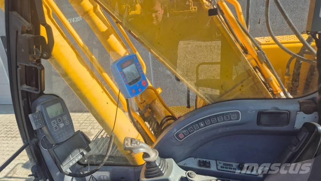 JCB JS 220 LC Gravemaskiner på larvebånd
