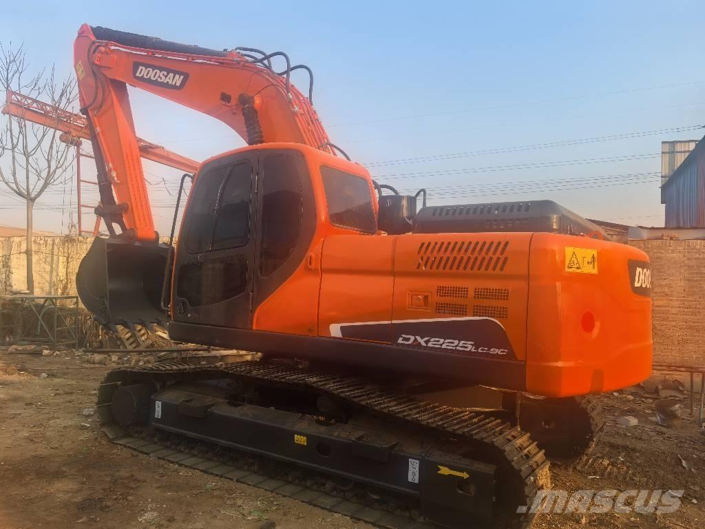 Doosan DX225 Gravemaskiner på larvebånd