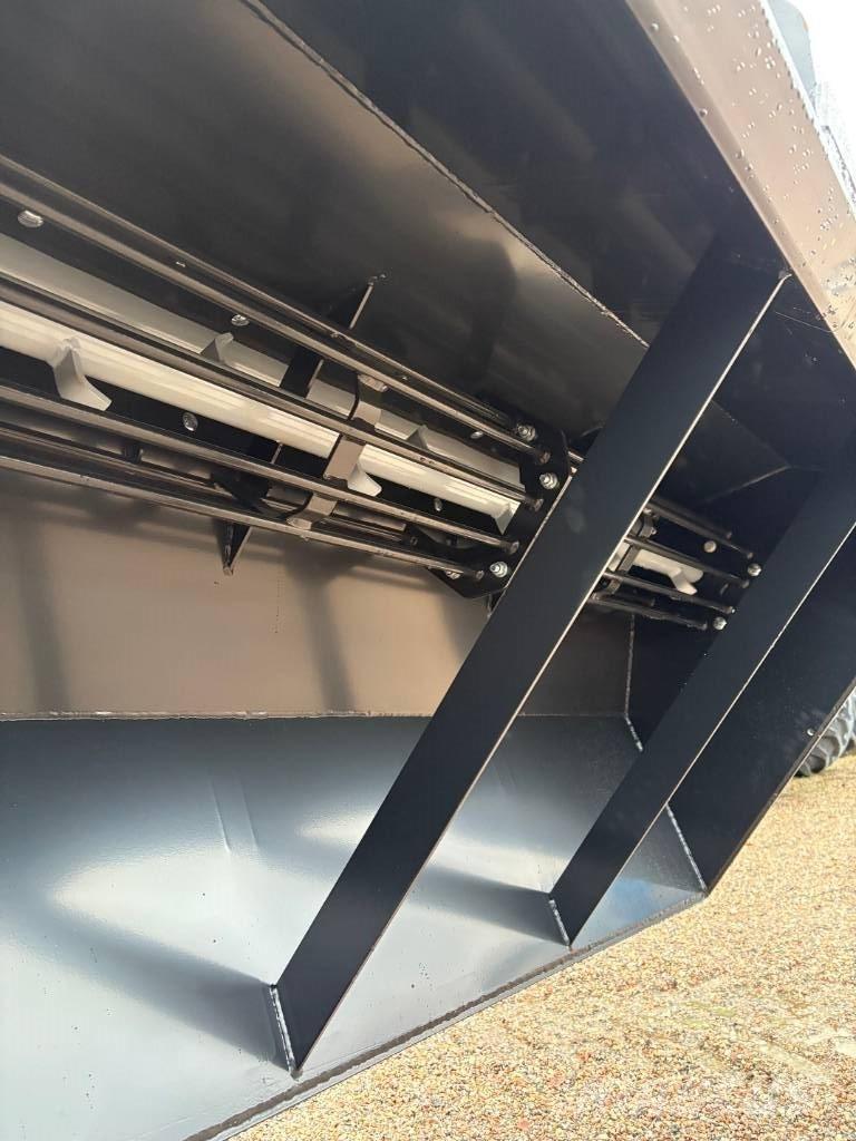 XYZ SANDSPRIDARE Sand- og saltspredere