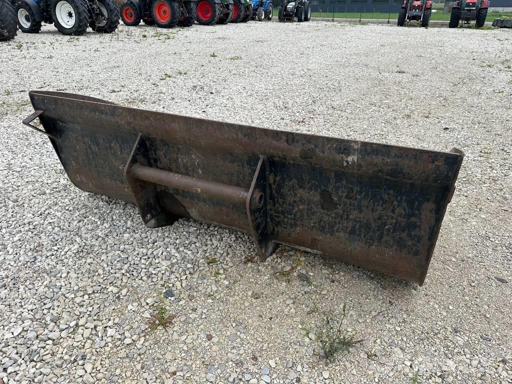  ŁYŻKA MANITOU 2,4 M Andet læsse- og graveudstyr