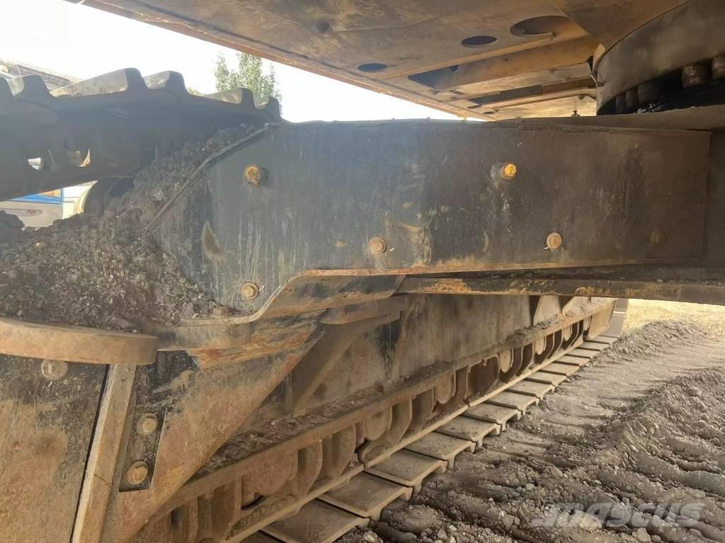 CAT 374 Gravemaskiner på larvebånd