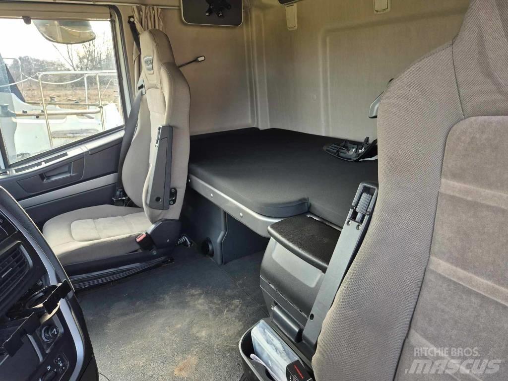 Iveco Stralis 420 Flatbed lastbiler med spil