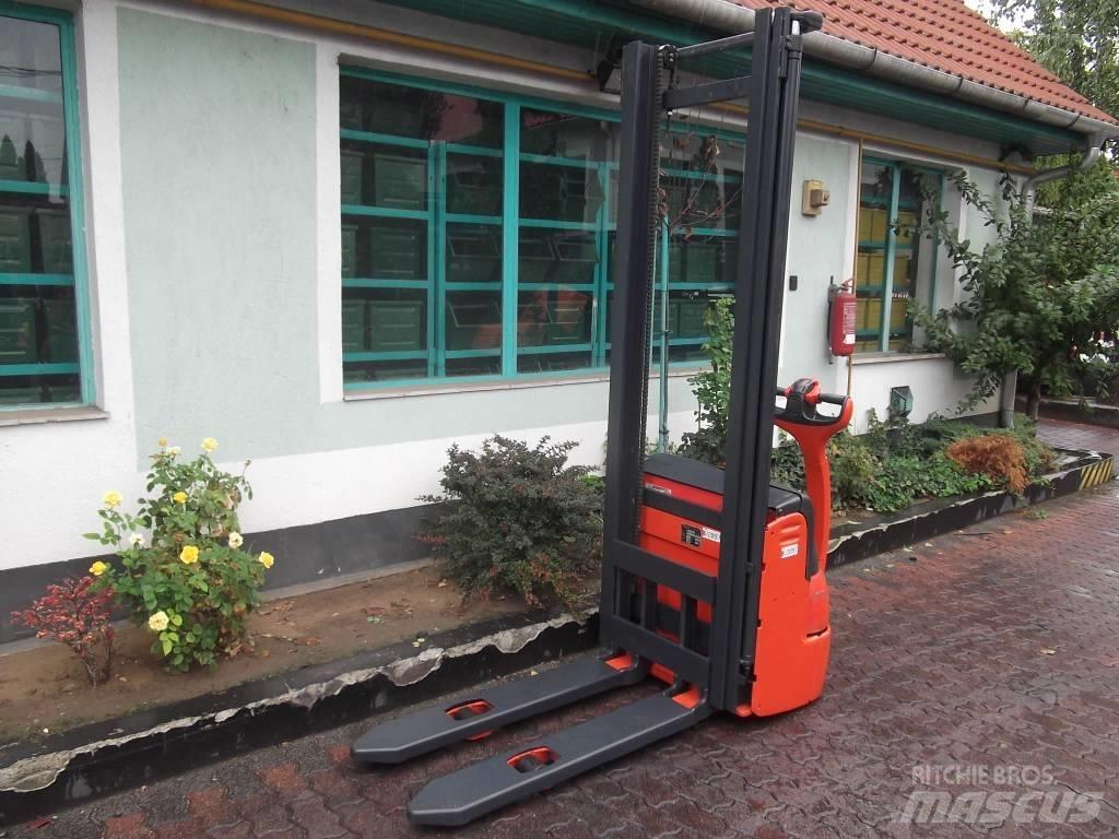 Linde L12 /379/ V-2097 Selvkørende stablere
