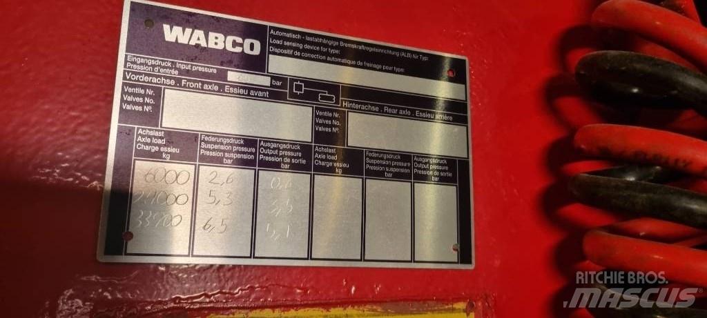 Broshuis XL Semi-trailer med lad/flatbed