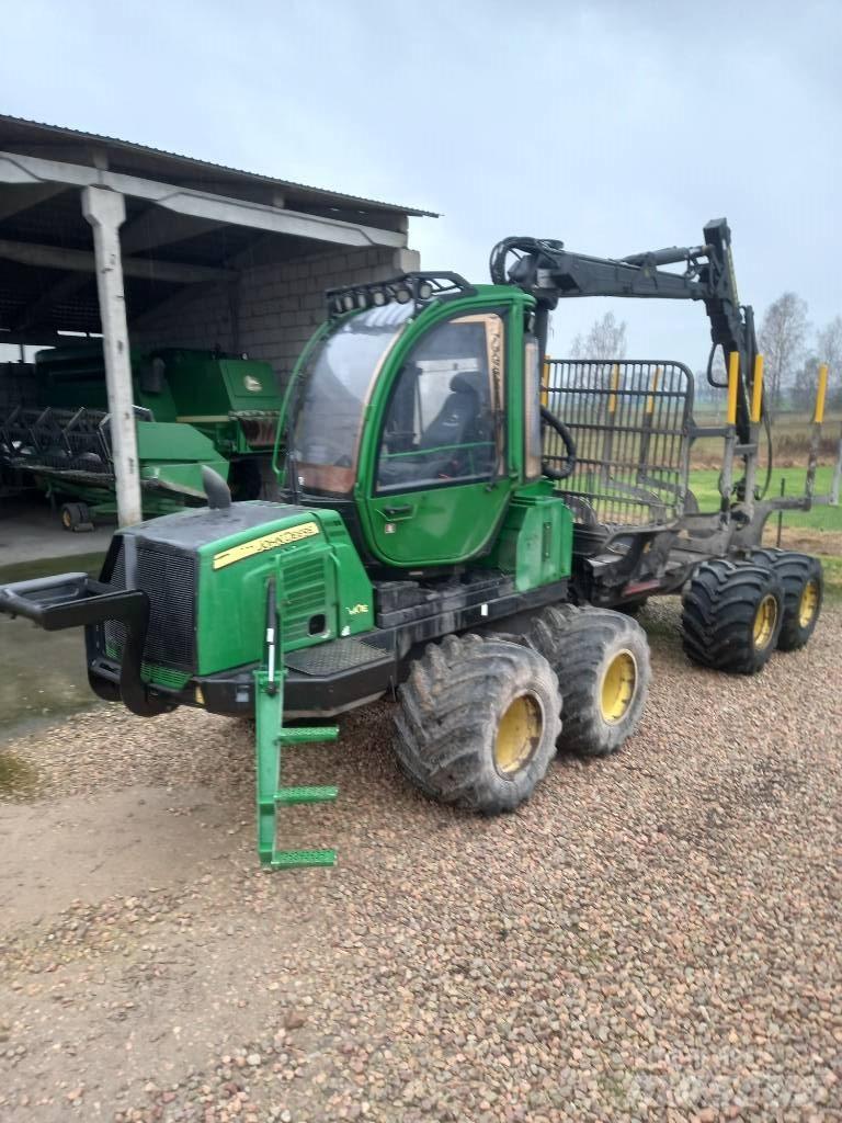 John Deere 810E Udkørselsmaskiner